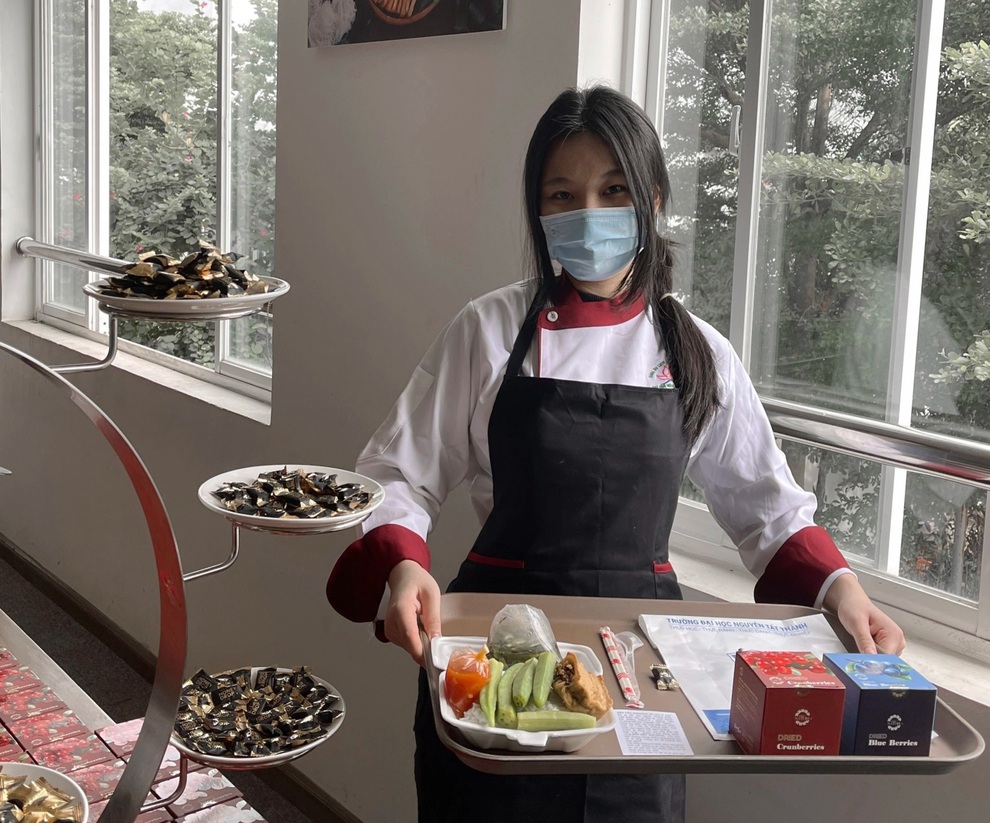 Thầy giáo mồ côi và những hộp cơm... biết nói dành cho bác sĩ, F0 - 10 Thầy giáo mồ côi và những hộp cơm... biết nói dành cho bác sĩ, F0 - 10