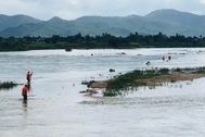 Đạp xe đi chơi rồi mất tích, bé trai được phát hiện tử vong trên sông Ba