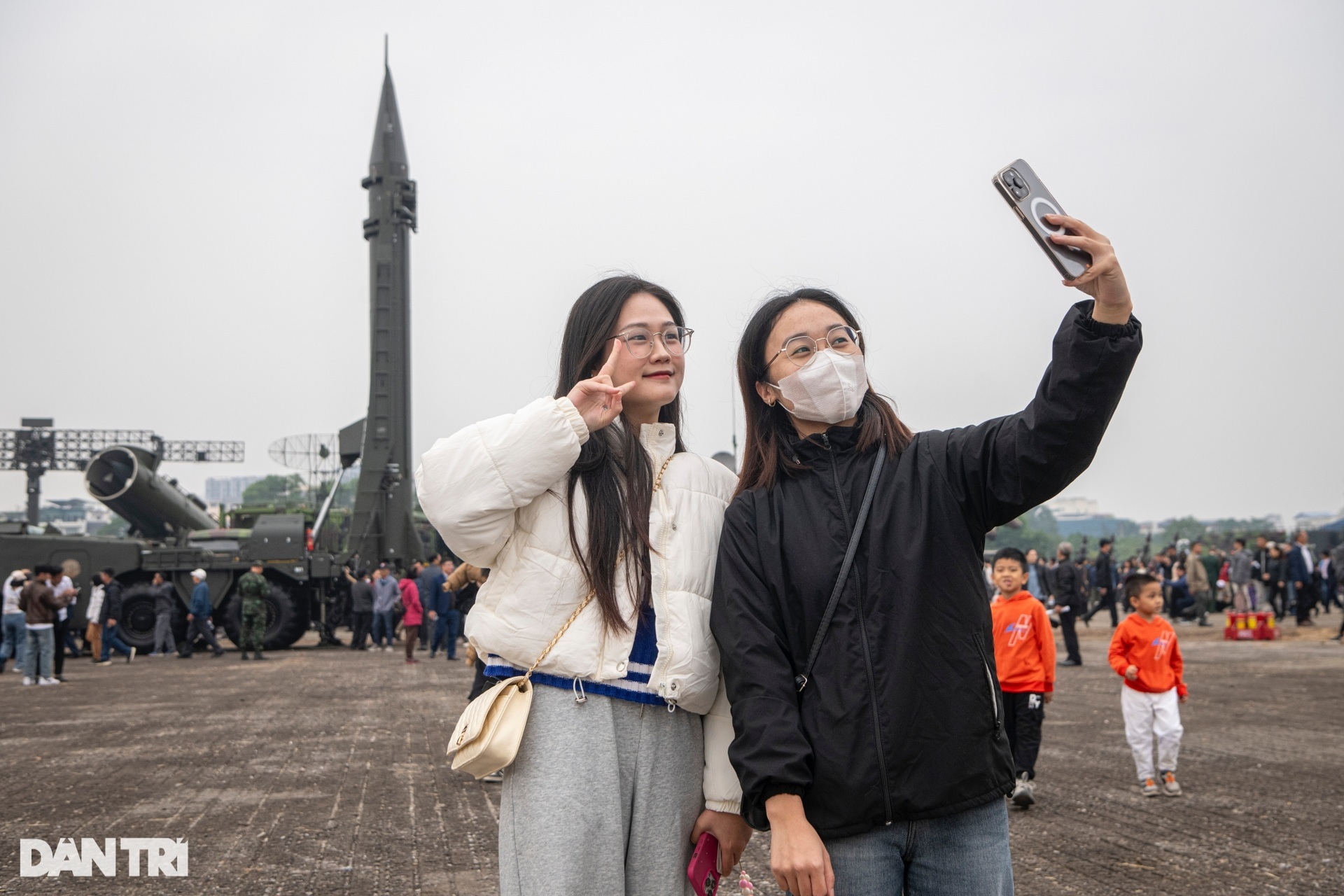 Försvarsutställning: Människor är stolta över den vietnamesiska arméns tillväxt - 4 Triển lãm Quốc phòng: Người dân tự hào về sự lớn mạnh của Quân đội Việt Nam - 4