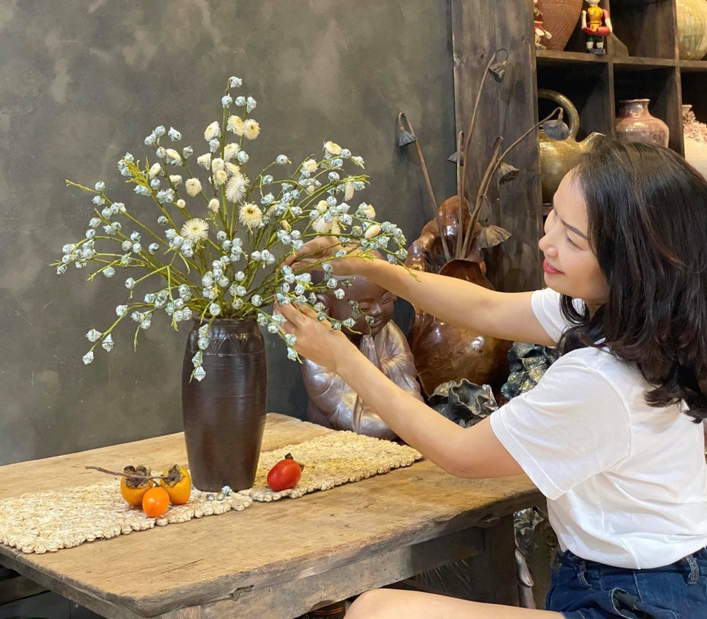 Mẹ đảm thích thú săn tìm cành bạch đàn non, cherry về cắm trang trí - 1 Mẹ đảm thích thú săn tìm cành bạch đàn non, cherry về cắm trang trí - 1