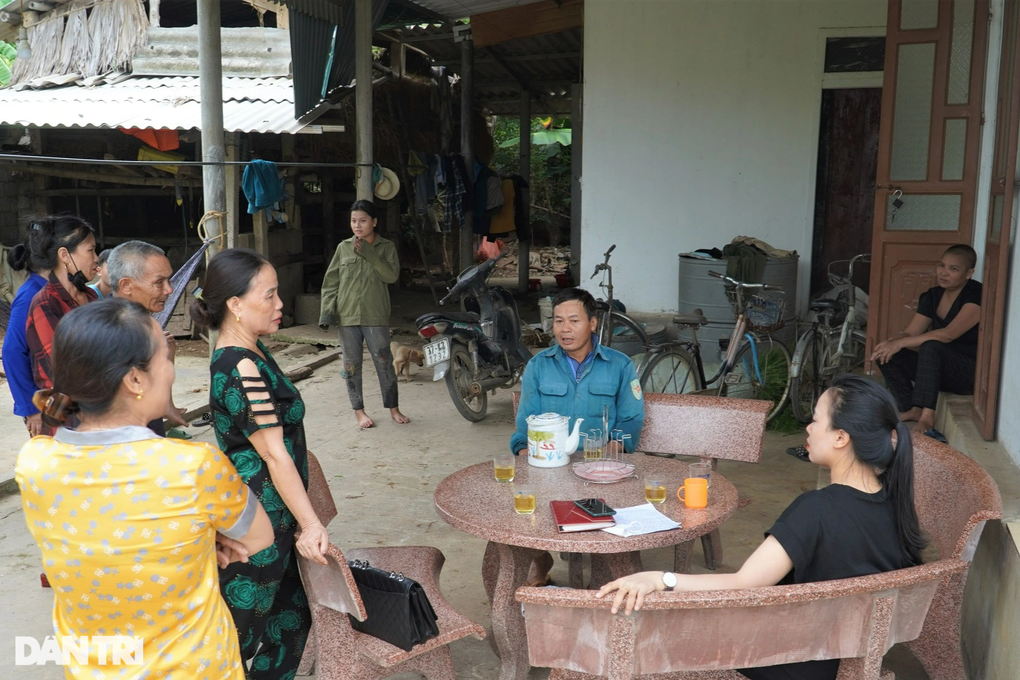 Xót thương người mẹ mắc ung thư lo mình mất đi 3 con nguy cơ thất học - 2 Xót thương người mẹ mắc ung thư lo mình mất đi 3 con nguy cơ thất học - 2