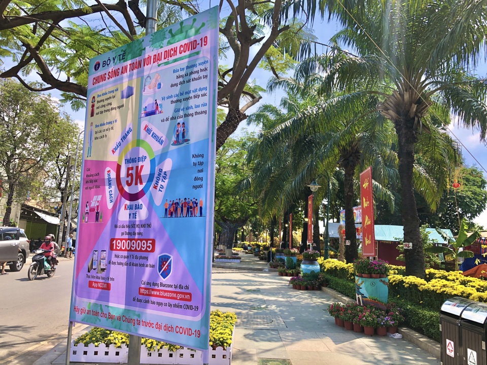 Đường hoa lớn nhất Đồng Nai thưa thớt khách tham quan  - 10