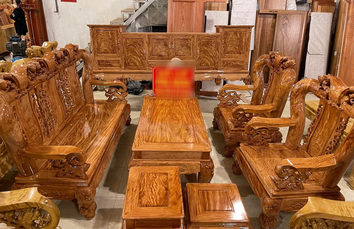 Soi giá những bộ bàn ghế khiến thượng đế vung tiền không tiếc tay - 3 Soi giá những bộ bàn ghế khiến thượng đế vung tiền không tiếc tay - 3