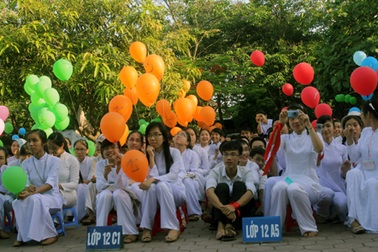 Học sinh xứ Nghệ tựu trường ngày 15/8