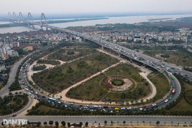 Hàng nghìn ôtô chôn chân tại cầu Nhật Tân ngày cuối kỳ nghỉ lễ - 4 Hàng nghìn ôtô chôn chân tại cầu Nhật Tân ngày cuối kỳ nghỉ lễ - 4