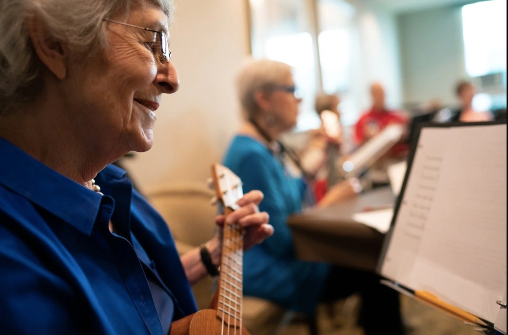 Bí quyết sống thọ không tốn kém của người dân vùng đất Blue zones - 1