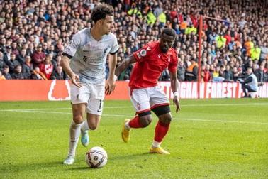 Liverpool thua sốc trước đội bét bảng Nottingham