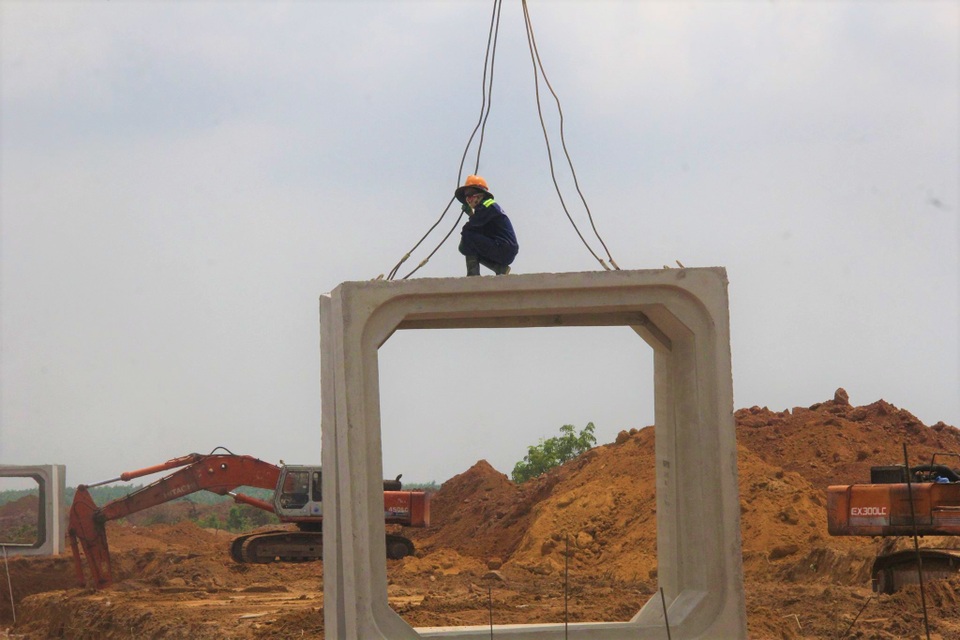 Cận cảnh thi công hối hả tại khu tái định cư sân bay Long Thành - 6 Cận cảnh thi công hối hả tại khu tái định cư sân bay Long Thành - 6