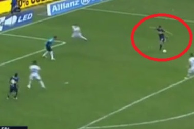 Bàn thắng đẹp đến ngỡ ngàng bằng tuyệt kỹ Rabona