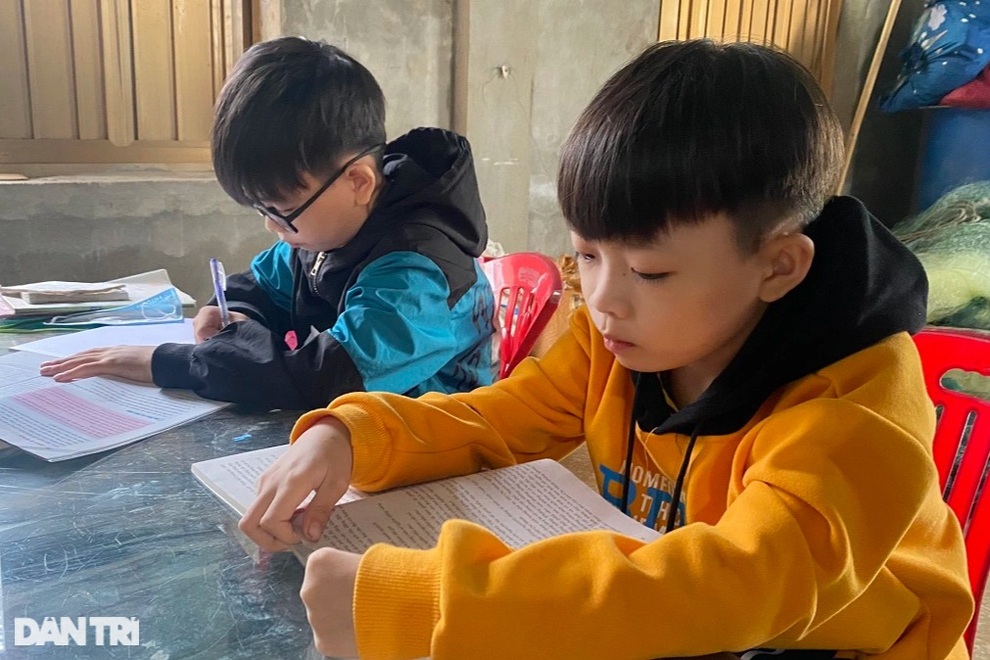 Vợ chồng nghèo tuyệt vọng nhìn những đứa con quằn quại trong căn bệnh hiểm - 3 Vợ chồng nghèo tuyệt vọng nhìn những đứa con quằn quại trong căn bệnh hiểm - 3
