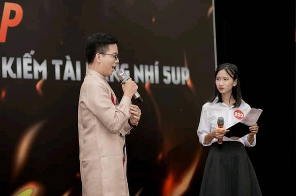 Nữ sinh cấp 2 bất ngờ nổi tiếng khi xuất hiện trên sóng truyền hình - 3 Nữ sinh cấp 2 bất ngờ nổi tiếng khi xuất hiện trên sóng truyền hình - 3