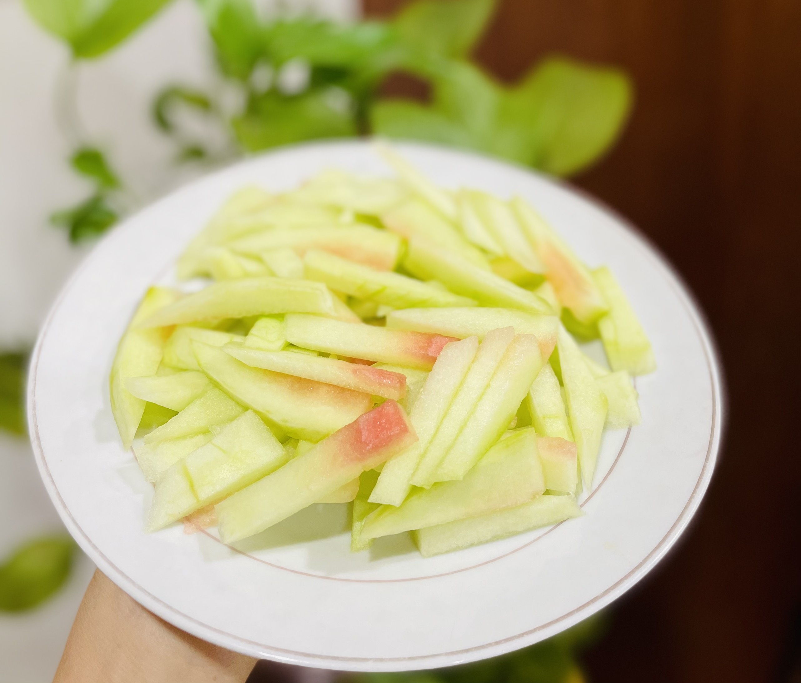 Cô giáo đảm nấu loạt món ngon từ vỏ đến ruột dưa hấu - 2 Cô giáo đảm nấu loạt món ngon từ vỏ đến ruột dưa hấu - 2