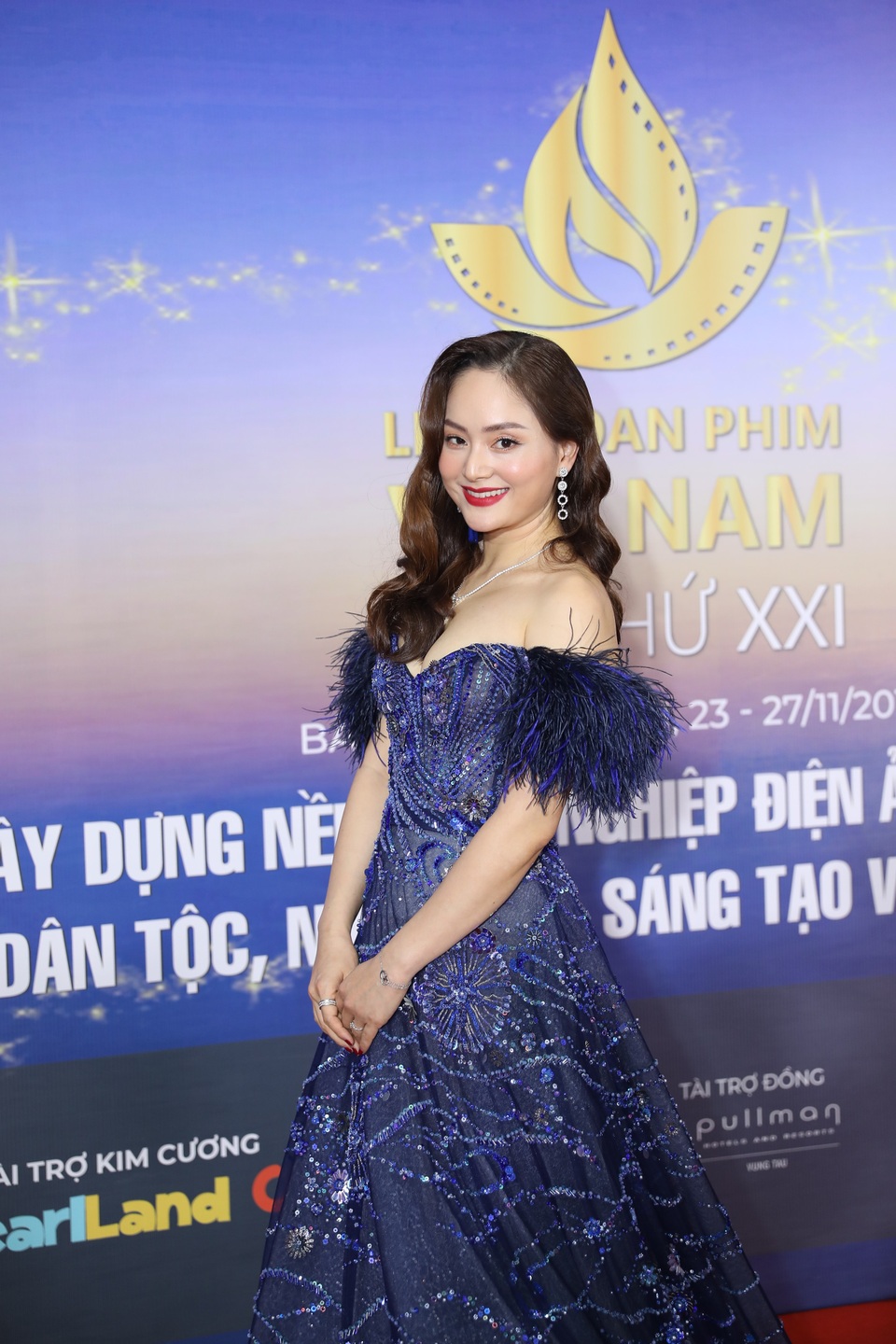 Ngô Thanh Vân bị mất tiếng, phải truyền nước trước khi ra thảm đỏ - 9 Ngô Thanh Vân bị mất tiếng, phải truyền nước trước khi ra thảm đỏ - 9