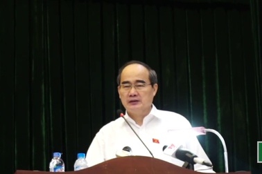 Bí thư Nguyễn Thiện Nhân trả lời các câu hỏi của cử tri.