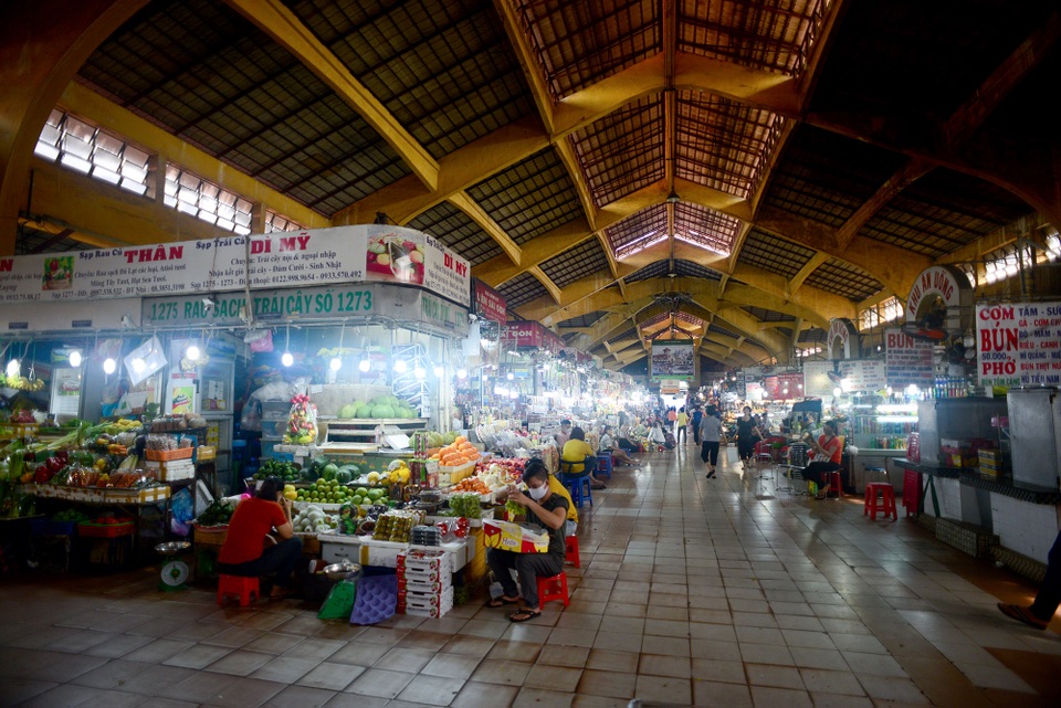 Chợ Bến Thành ế ẩm.jpg