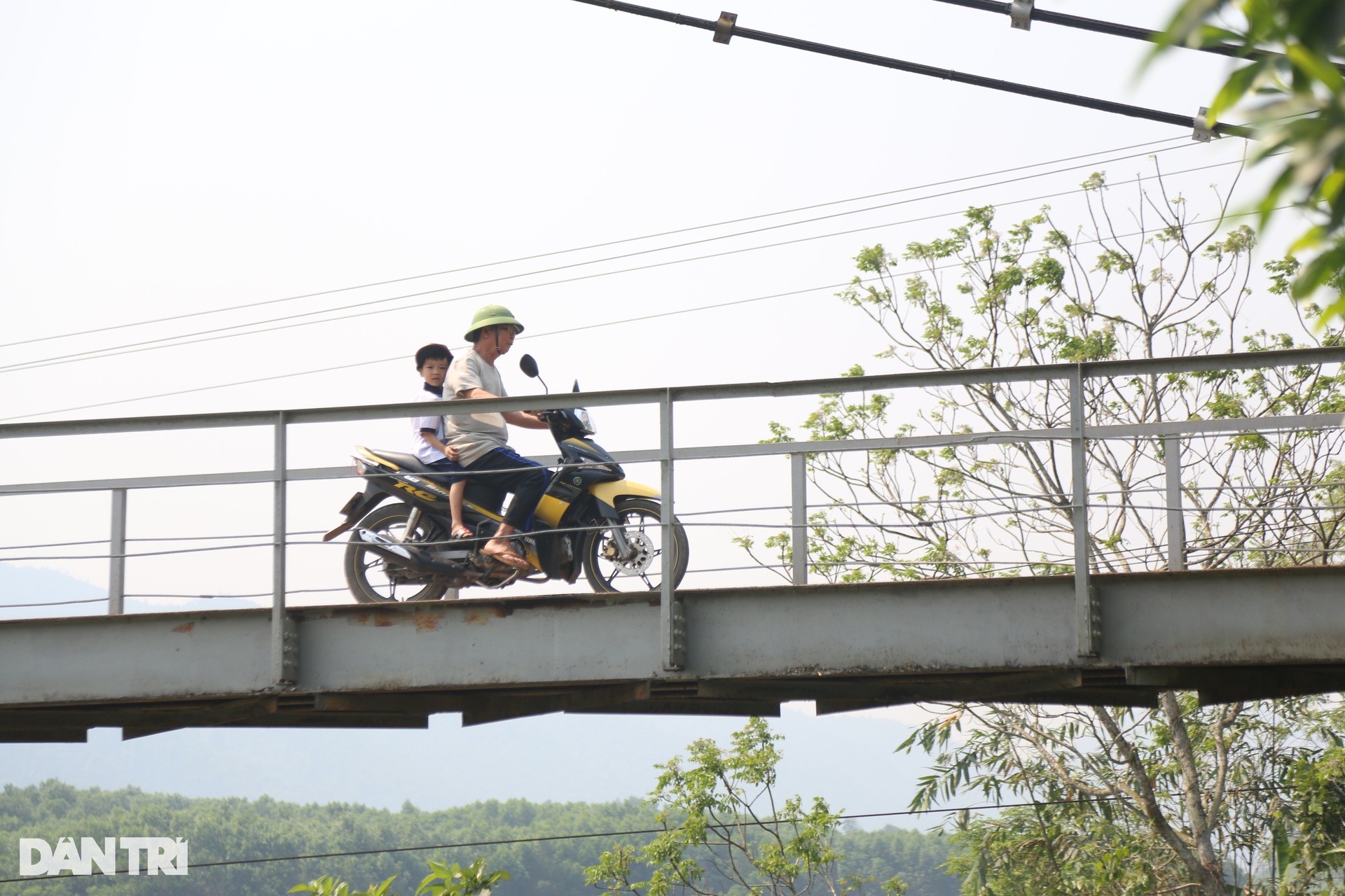 Hàng loạt cây cầu treo gồng mình kéo dài tuổi thọ - 5 Hàng loạt cây cầu treo gồng mình kéo dài tuổi thọ - 5