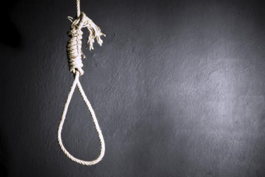 Nghi án chồng dùng dao đâm chết vợ rồi treo cổ tự sát