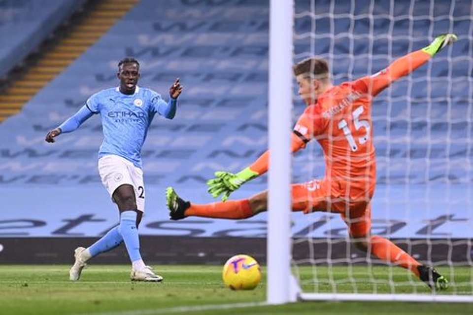 Man City 5-0 Burnley: Chủ nhà mở tiệc bàn thắng - 4 Man City 5-0 Burnley: Chủ nhà mở tiệc bàn thắng - 4
