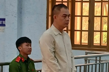 Chồng hờ chém, bóp cổ vợ tử vong vì thấy nhắn tin cho trai lạ