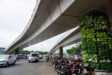 Từ 3/7, lưu thông qua 2 cầu vượt vào Tân Sơn Nhất như thế nào?