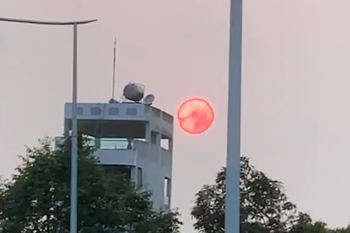 Hình ảnh mặt trời kỳ lạ trên bầu trời Quảng Ngãi - 2 Hình ảnh mặt trời kỳ lạ trên bầu trời Quảng Ngãi - 2