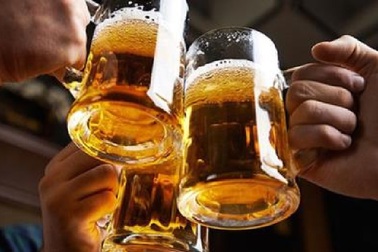 Một ly bia có thể tạo ra khoảng 200.000 đến 2 triệu bọt bong bóng