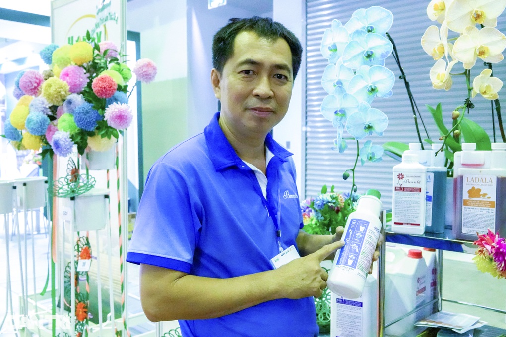 Kỹ sư điện biến hoa héo thành hoa tươi trong một nốt nhạc - 2 Kỹ sư điện biến hoa héo thành hoa tươi trong một nốt nhạc - 2