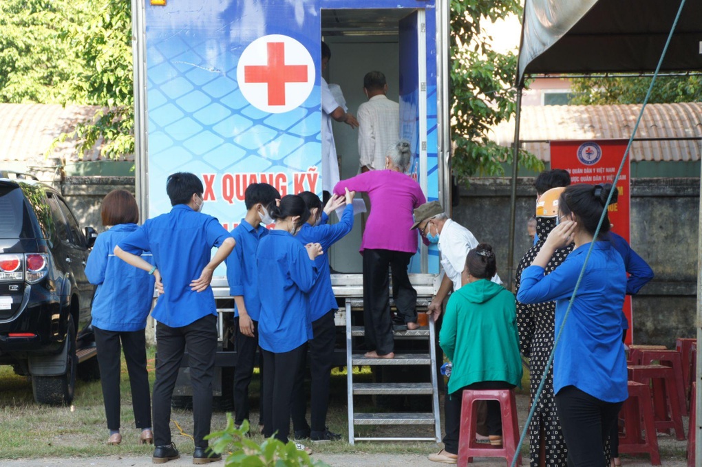 Quảng Trị 27/7: Ngũ Phúc Đường dành tặng gần 1500 phần quà cho người dân - 2