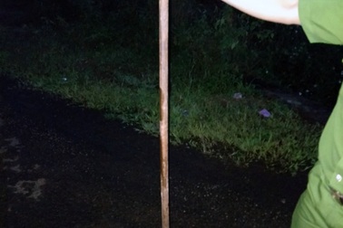 CSGT nổ súng thị uy đối tượng liên tục tấn công bằng xà beng