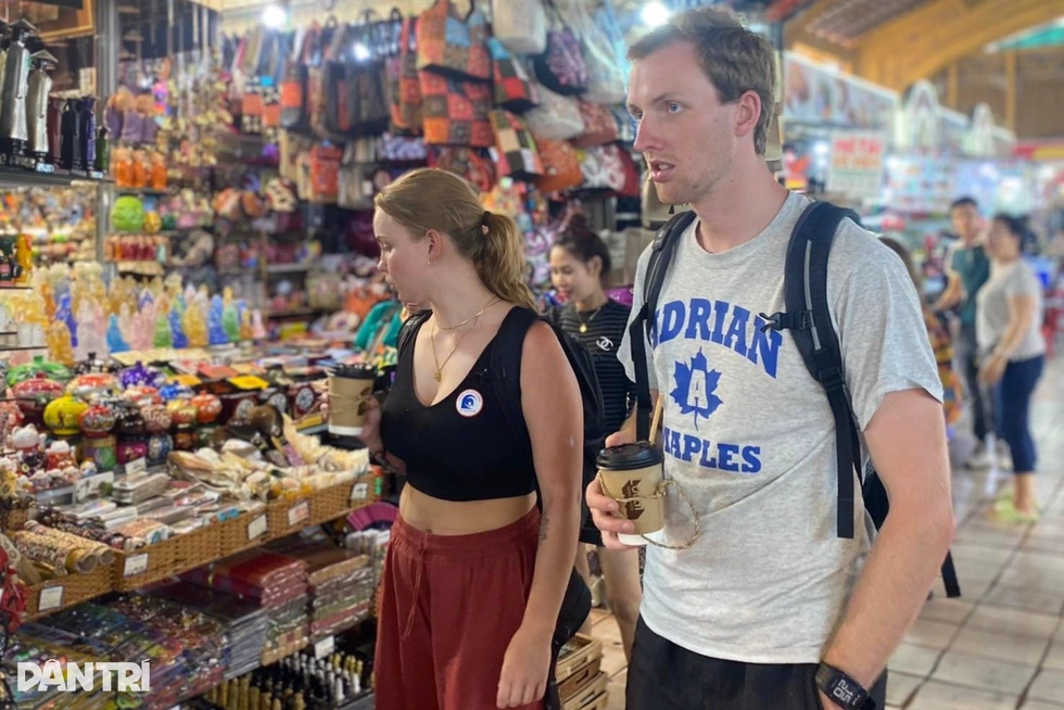 Luật ngầm chia hoa hồng cho tài xế: Nhà hàng "chặt chém" khách để bù lỗ?