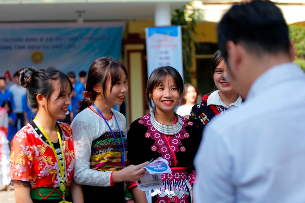 Cơ hội việc làm, học nghề trong và ngoài nước cho người dân biên giới - 2 Cơ hội việc làm, học nghề trong và ngoài nước cho người dân biên giới - 2