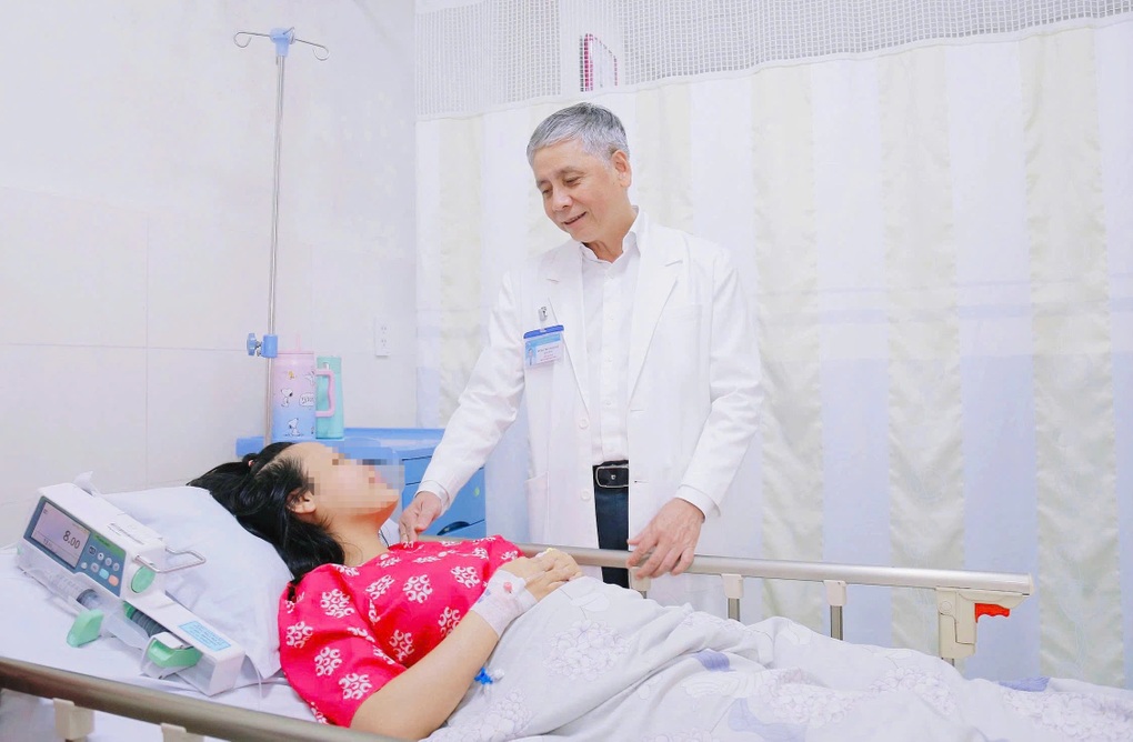 Khoảnh khắc bác sĩ vỡ òa trong ca thông tim bào thai đặc biệt ở TPHCM - 3