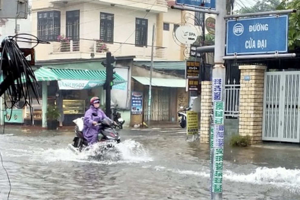 Phố cổ Hội An chằng chống di tích, Quảng Ngãi yêu cầu dân ở nhà tránh bão - 3 Phố cổ Hội An chằng chống di tích, Quảng Ngãi yêu cầu dân ở nhà tránh bão - 3