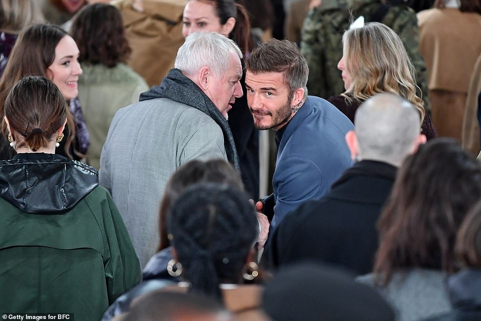 David Beckham đưa các con dự buổi ra mắt bộ sưu tập mới của Victoria - 5 David Beckham đưa các con dự buổi ra mắt bộ sưu tập mới của Victoria - 5