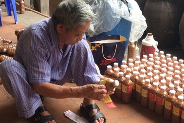 Những người “giữ lửa” cho nghề làm tương ở Cự Đà