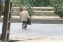 Thợ nghề bình về "công nghệ" cán tôn khiến... ai cũng sợ