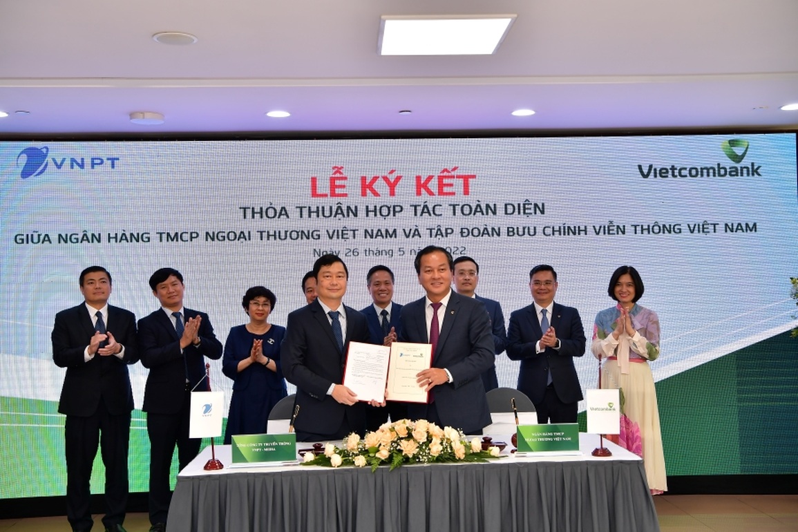Vietcombank và VNPT ký kết thỏa thuận hợp tác toàn diện - 4 Vietcombank và VNPT ký kết thỏa thuận hợp tác toàn diện - 4
