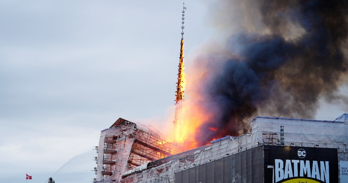 View - Cháy lớn tại tòa nhà lịch sử ở thủ đô Đan Mạch | Báo Dân trí