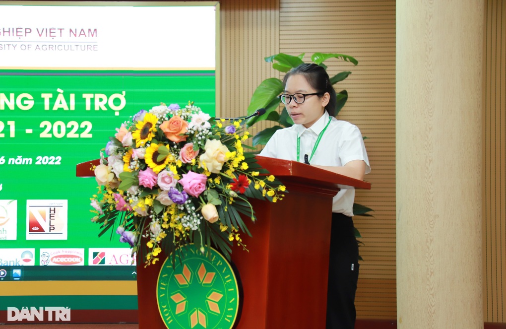 Trao tặng học bổng Nguyễn Trường Tộ đến SV Học viện Nông Nghiệp Việt Nam - 5 Trao tặng học bổng Nguyễn Trường Tộ đến SV Học viện Nông Nghiệp Việt Nam - 5