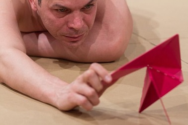 Trình diễn “khỏa thân nghệ thuật” gây tranh cãi