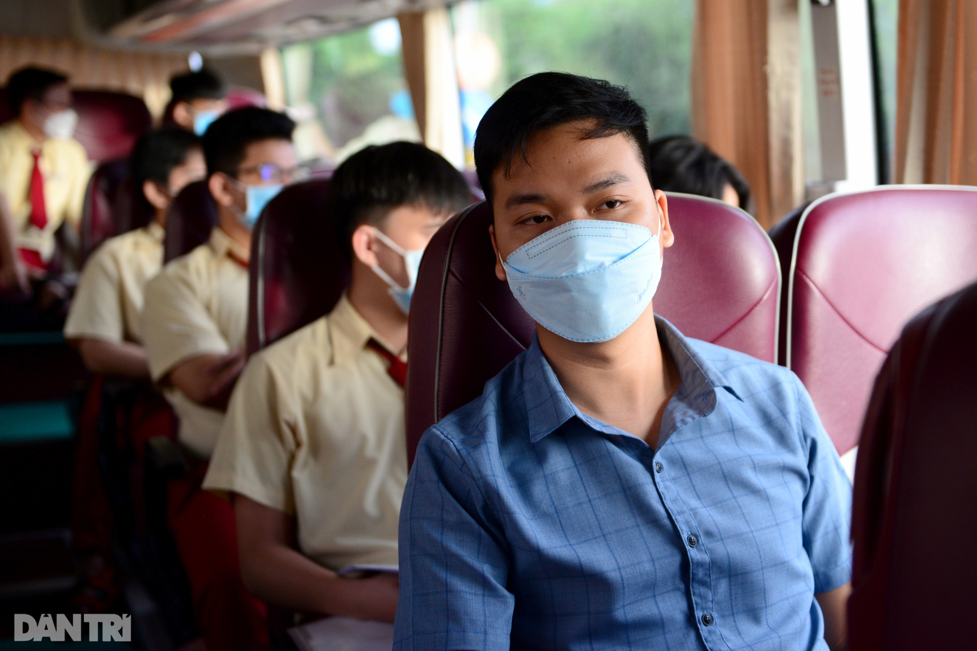 Thầy cô tại TPHCM đánh thức từng học trò dậy sớm đi thi - 15 Thầy cô tại TPHCM đánh thức từng học trò dậy sớm đi thi - 15