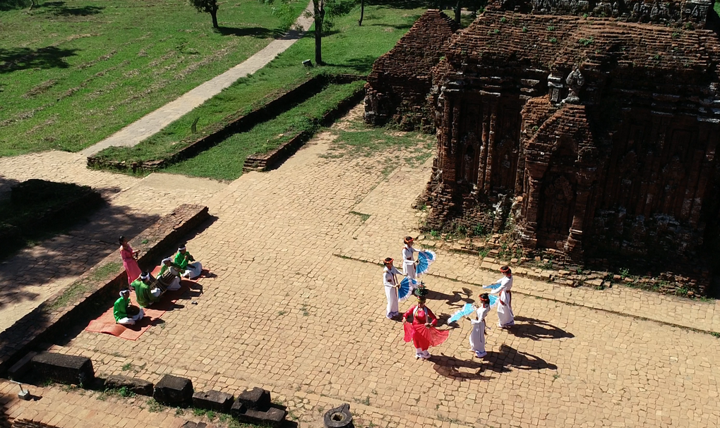 Múa Chăm ở Bình Thuận - nghệ thuật dân gian độc đáo - 3 Múa Chăm ở Bình Thuận - nghệ thuật dân gian độc đáo - 3