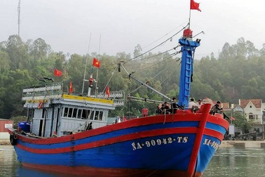 Kịp thời cứu nạn tàu cá cùng 14 ngư dân gặp nạn trên biển