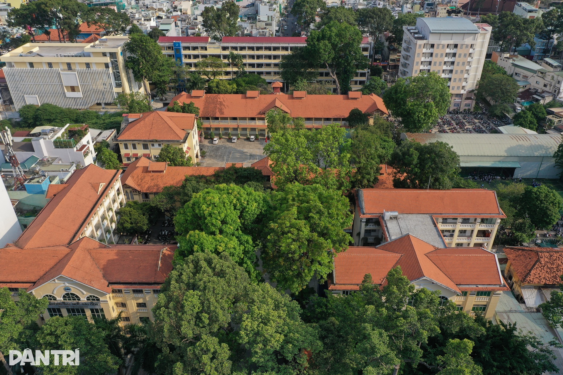 Những ngôi trường đại học lâu đời nằm giữa lòng trung tâm TPHCM - 5