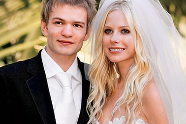 Avril Lavigne hoàn tất thủ tục ly dị