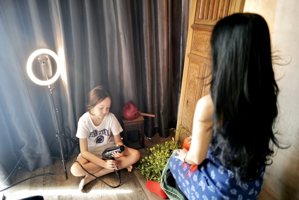 Hồng Nhung chia sẻ hậu trường hài hước khi quay MV tại nhà - 4 Hồng Nhung chia sẻ hậu trường hài hước khi quay MV tại nhà - 4