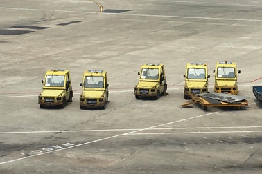 Tạm giữ lái xe tông chết người trong sân bay Nội Bài