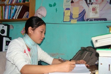 Trăn trở của cô sinh viên mồ côi