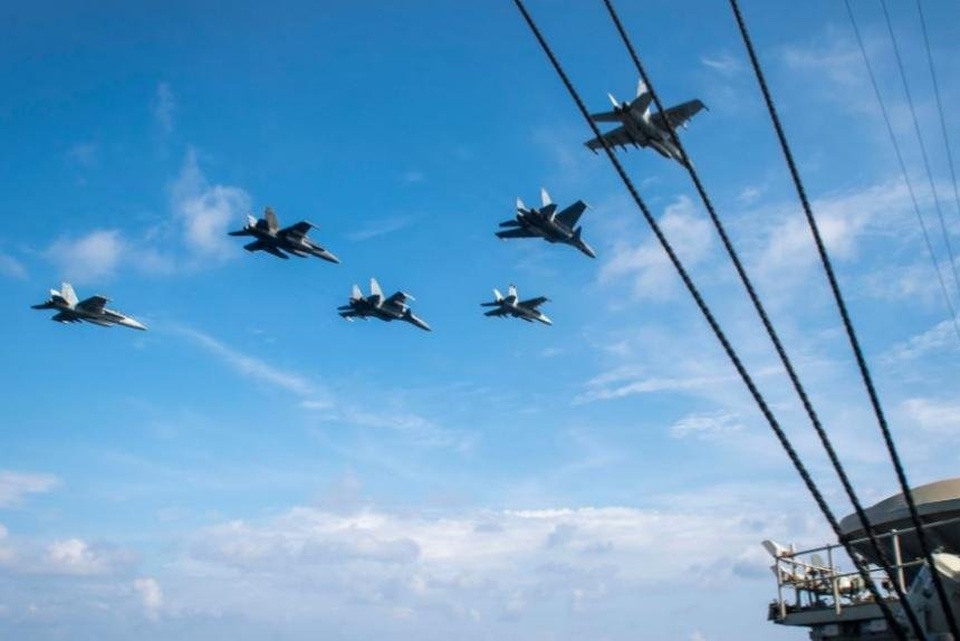 Tàu sân bay Mỹ diễn tập với tiêm kích Su-30 Malaysia trên Biển Đông - 1 Tàu sân bay Mỹ diễn tập với tiêm kích Su-30 Malaysia trên Biển Đông - 1