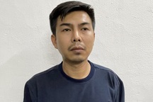 Tài xế đánh tráo 4 lốp ô tô Maybach của gia chủ ở TPHCM